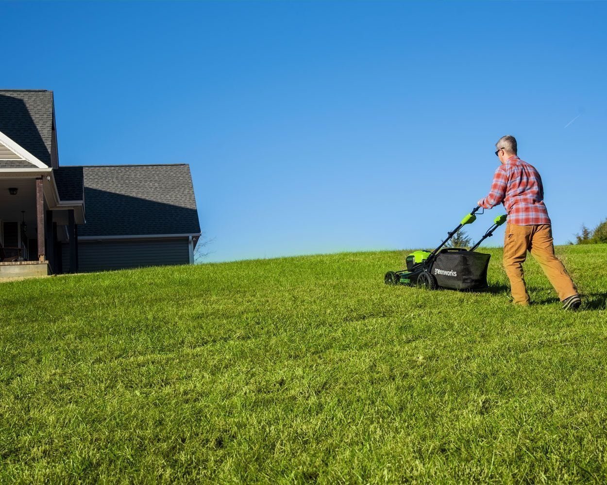 Greenworks Self-Propelled 21-inch Brushless Lawn Mower 40V with 5Ah Battery and Charger - Image 5
